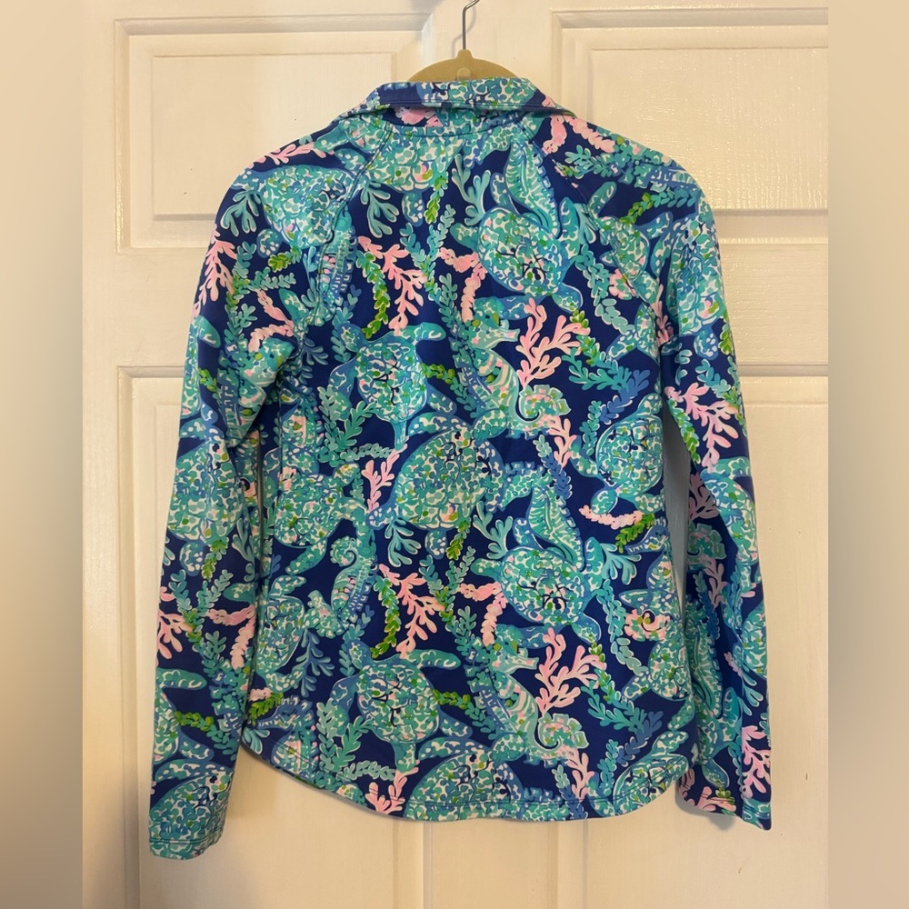 LILLY PULITZER “UPF 50+Skipper Popover”Blue Sea Turtle Print pullover sweatshirt - Picture 6 of 11